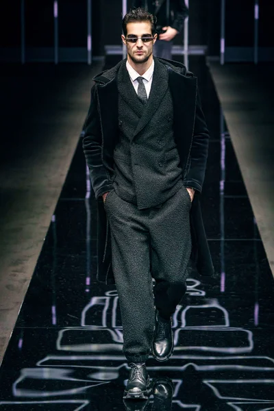 Look 10